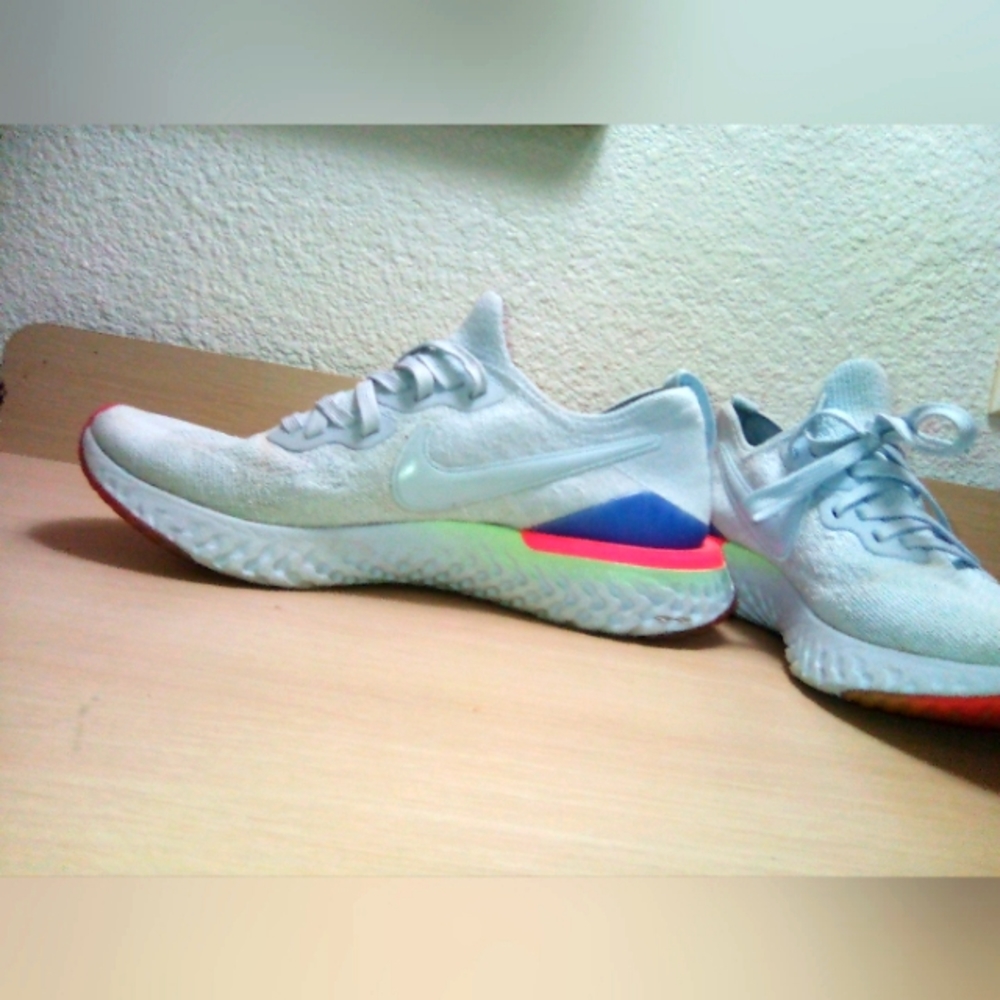 Nike - Picture 3 of 6